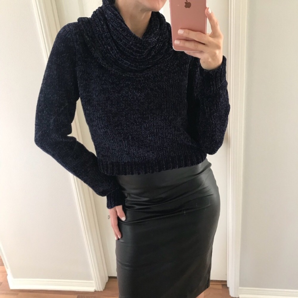 New Cropped cowl-neck sweater 💕